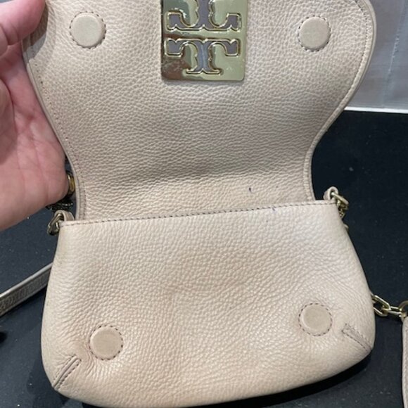 GUC TORY BURCH SIGNED BEIGE LEATHER CROSSBODY CHAIN STRAP X-OVER SMALL BAG PURSE - Picture 5 of 11